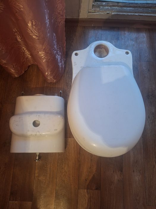 Продам унитаз с баком