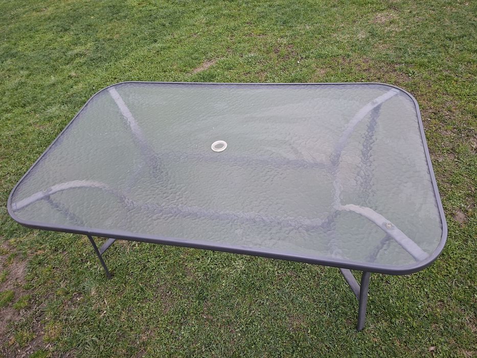 Masa terasa din sticla