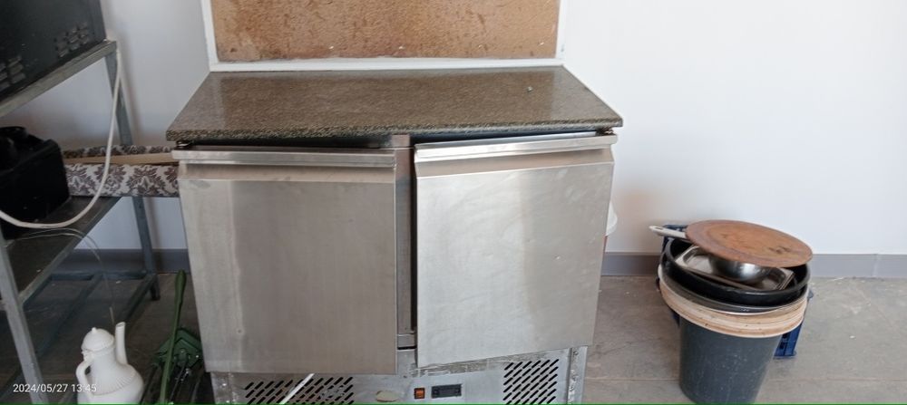 Холодильный стол