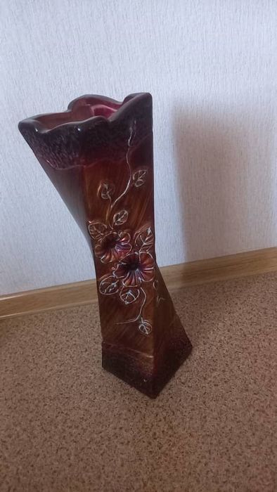 Напольная ваза для цветов