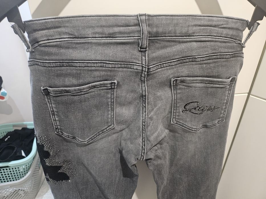 Прекрасни дънки Guess за госпожица на 12години