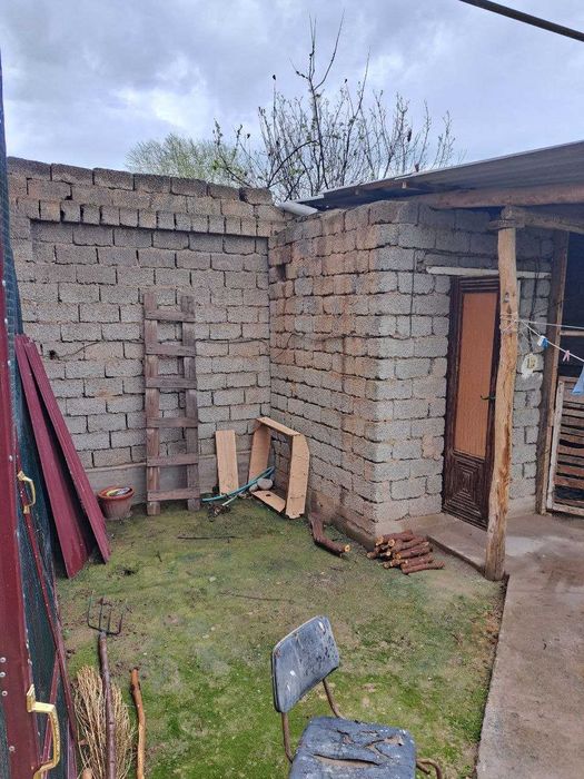 Katta bog'li dacha sotiladi