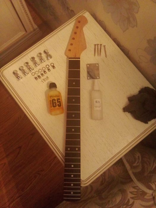 Гриф для электрогитары с колками