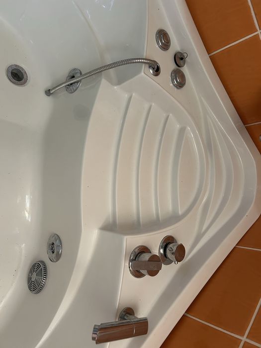 Vand cada jacuzii