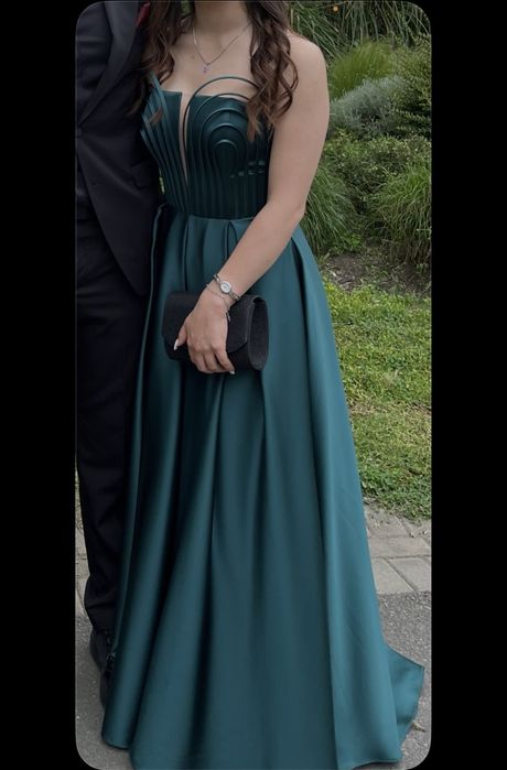 Зелена бална рокля