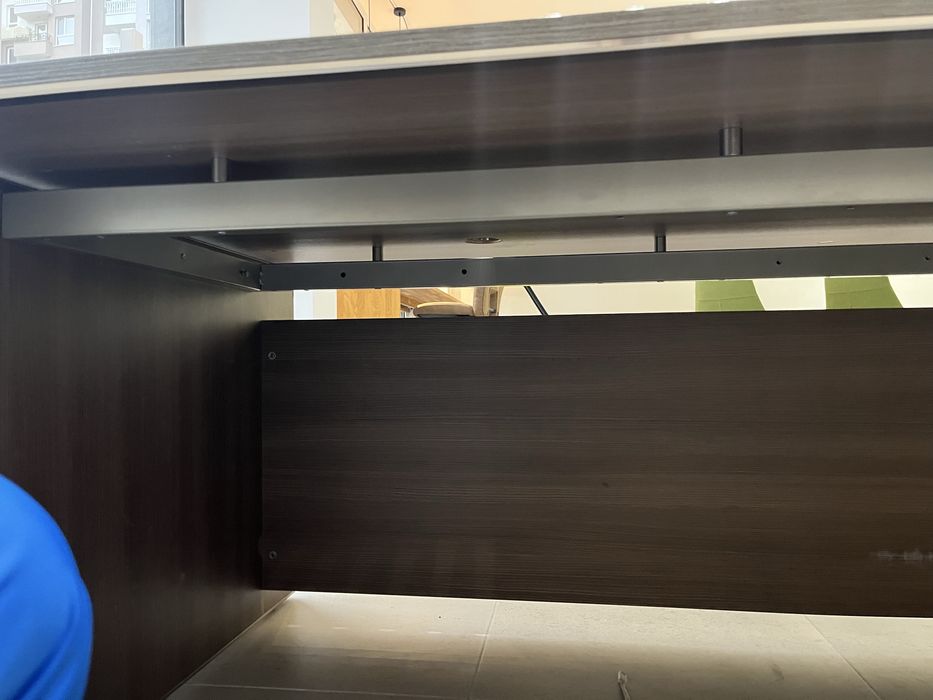 Луксозно Мениджърско Бюро / Офис Бюро с Кабелен Мениджмънт (Масивно)