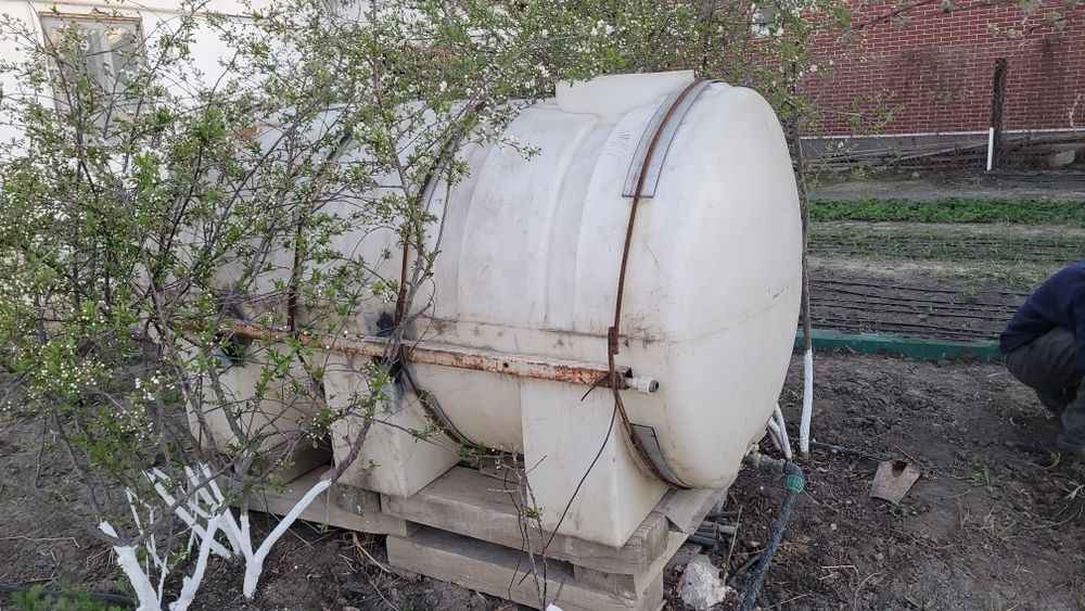 Емкость для воды 2000л пластиковая