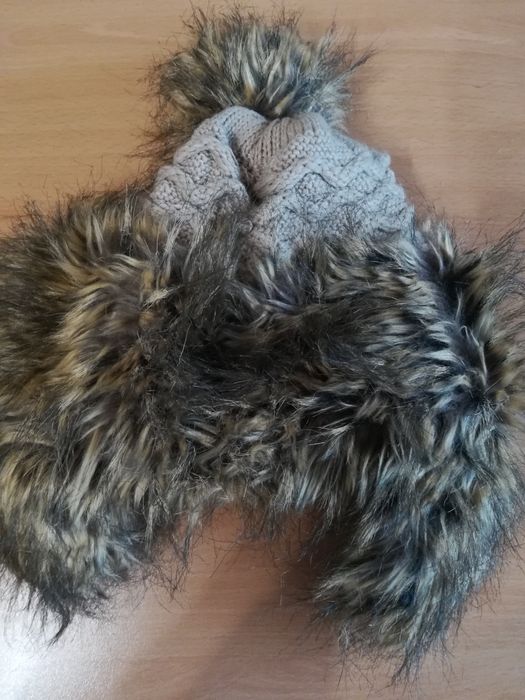 Дамска зимна шапка