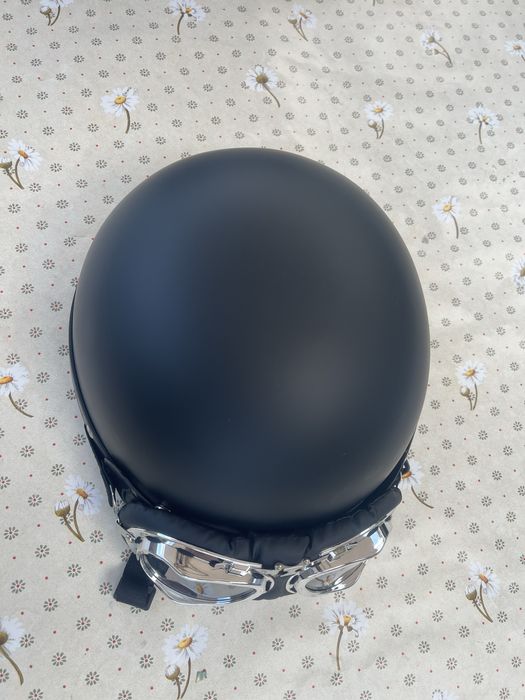 Каска за мотор  комлект с очила