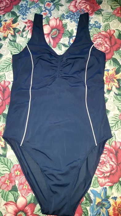 costum întreg de baie