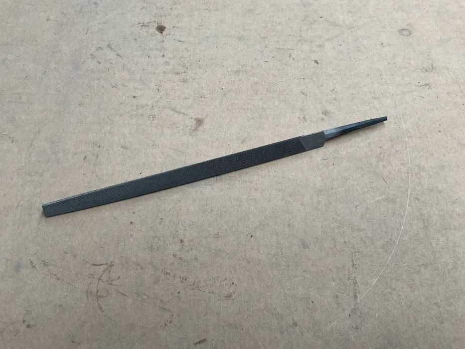 Pila triunghiulara fina 20 cm.