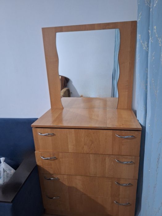 Камод с зеркалом