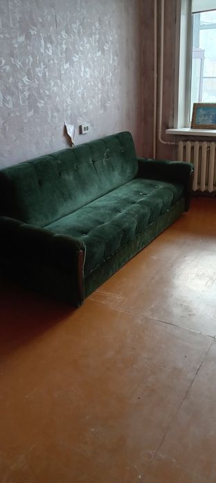 Отдам даром диван и кресло.