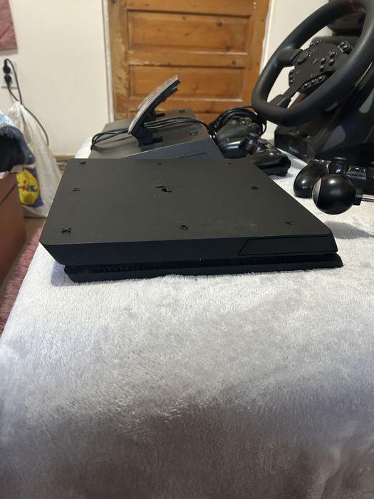 Vand ps 4 slim 1 tb +volan cu schimbator si pedale