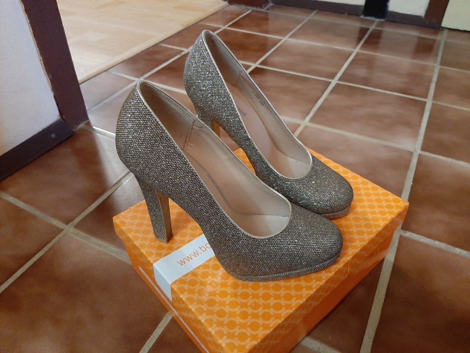 Обувки с чанта за повод