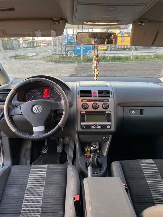 Vând Volskwagen Touran 1.9 Diesel