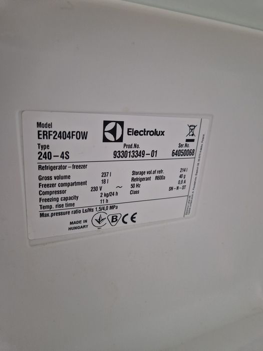 Хладилник с фризер Electrolux 123 см