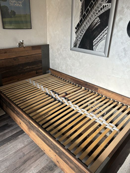 Продавам рамка за единично легло