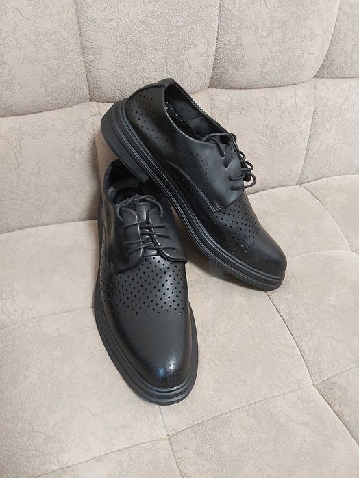 Мужская летняя обувь, кожаная, абсолютно новая размер 42