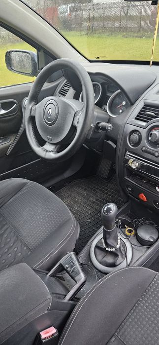 Vând Renault Megane 2 1.6 16v cu GPL 
Ac funcțional
Geamuri electrice