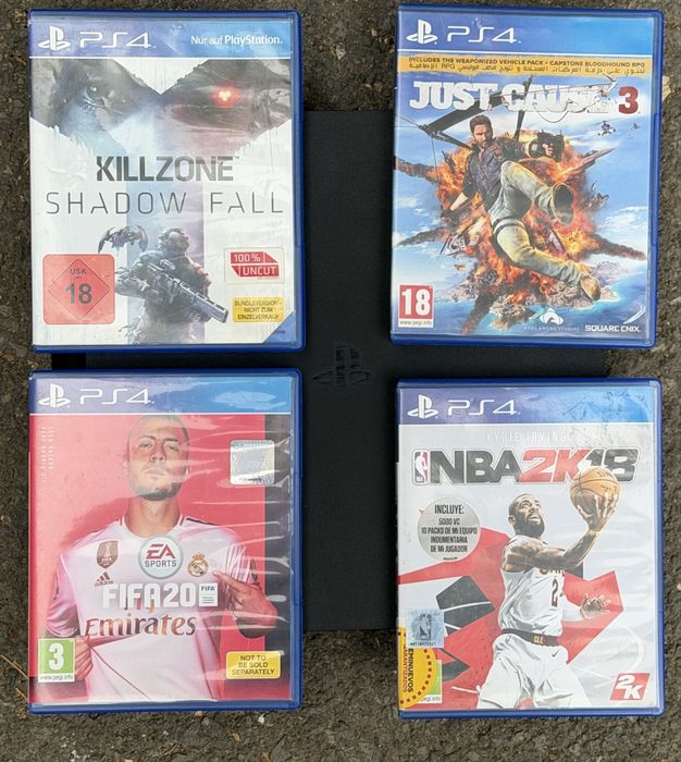 Конзола Sony PlayStation 4 Slim 1TB (PS4) + 2 контролера + 4 игри
