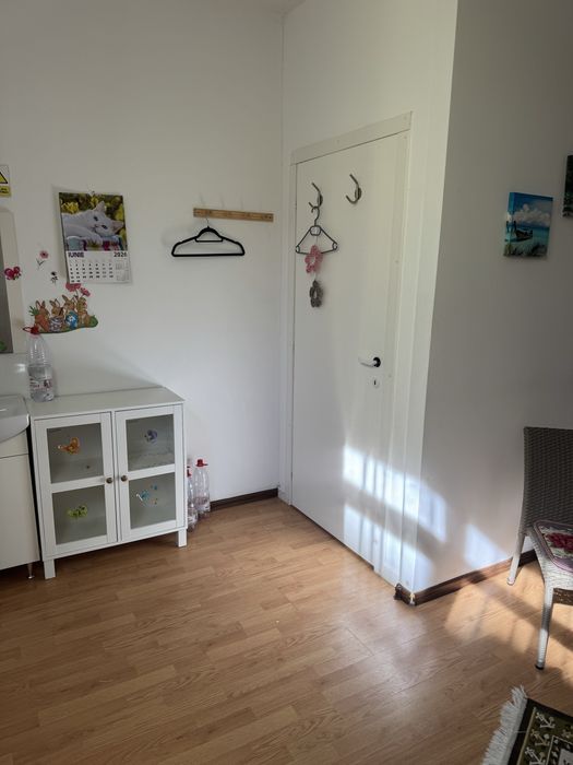 Spatii comerciale pretabile pentru salon infrumusetare sau alta destinatie conexa acestui domeniu sau birou, complet utilate. Suprafata  20 si 25 mp