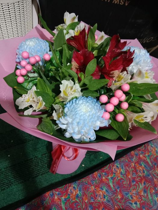 Svekiy yangi tabiy buket gulla sotiladi