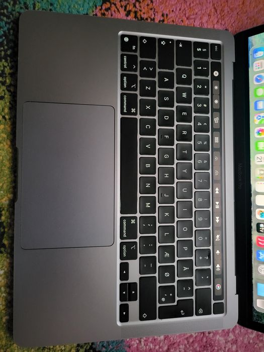 Macbook pro touchbar  m1 2020 13 inch 133 cicluri schimb cu placa  RTX