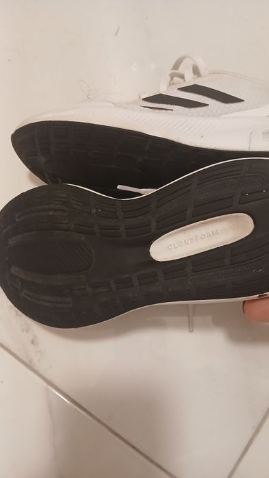 Детски маратонки на Adidas за 15лв