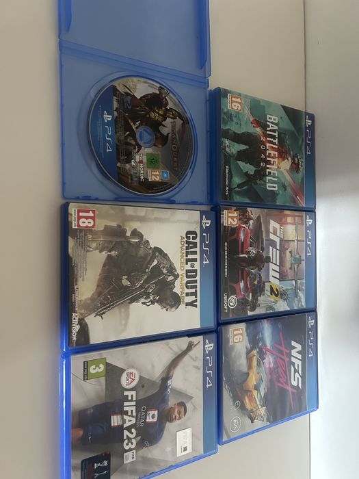 Vand ps4 slim cu 2 manete si 6 jocuri