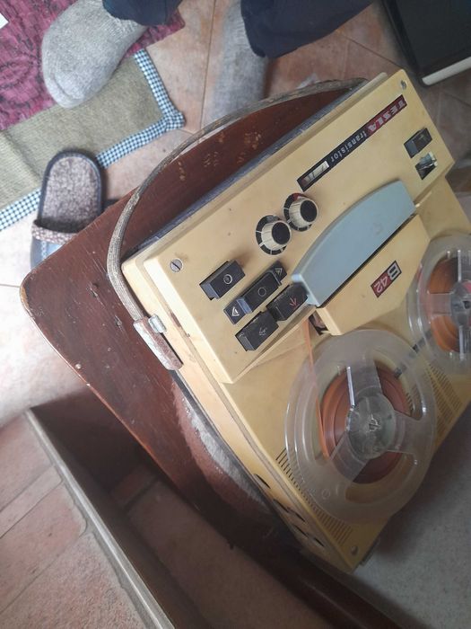 Магнетофон Tesla