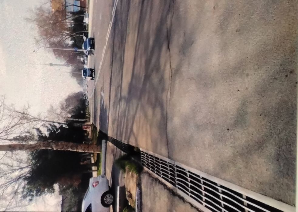 Срочно; Юнусабад Амир Темур шох куча биринчилиния  1 сотиги 140000 y.e