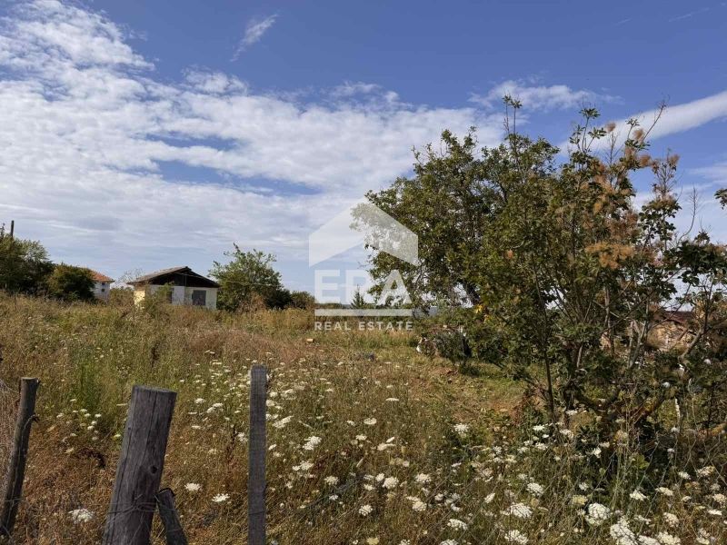 Само в ЕРА Визия! Парцел за жилищно строителство в с. Равна гора за пр