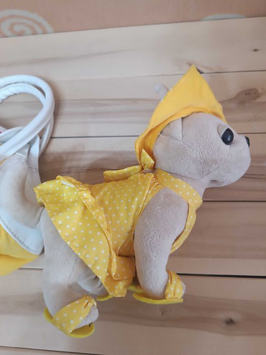 Игрушка чихуахуа в сумочке