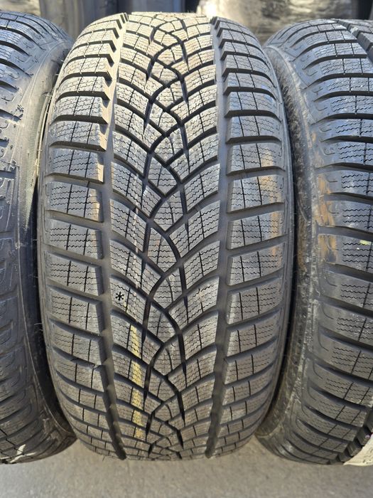 Anvelope de iarna 215-50r17 Goodyear