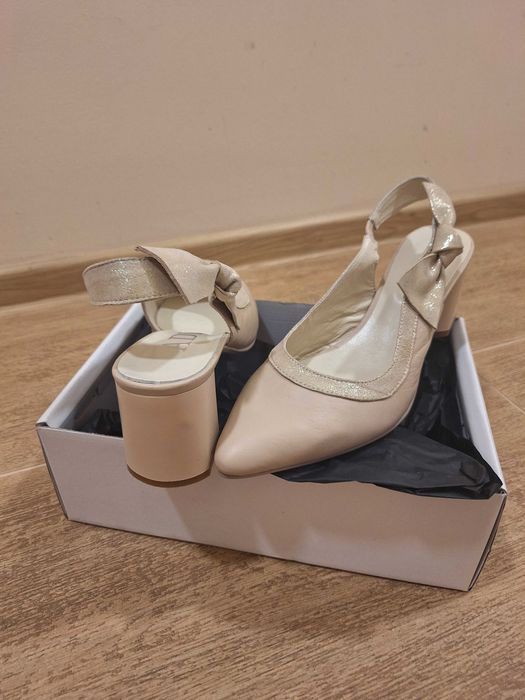 Продавам дамски обувки естествена кожа