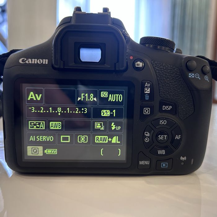 Canon 2000D pachet complet