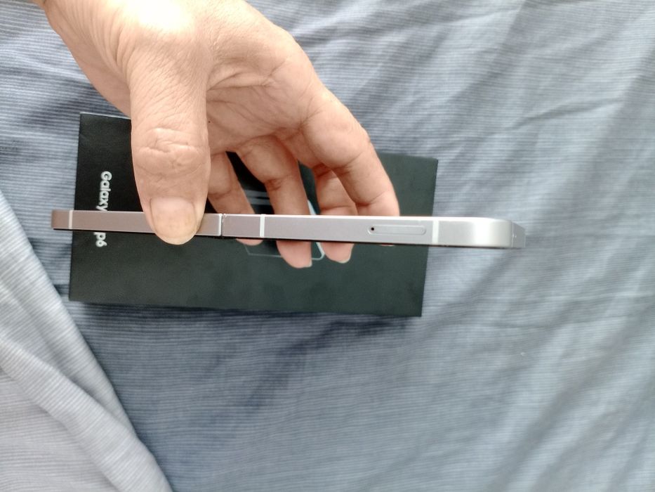 Samsung Z flip 6 12Gb/512 gb КАТО НОВ