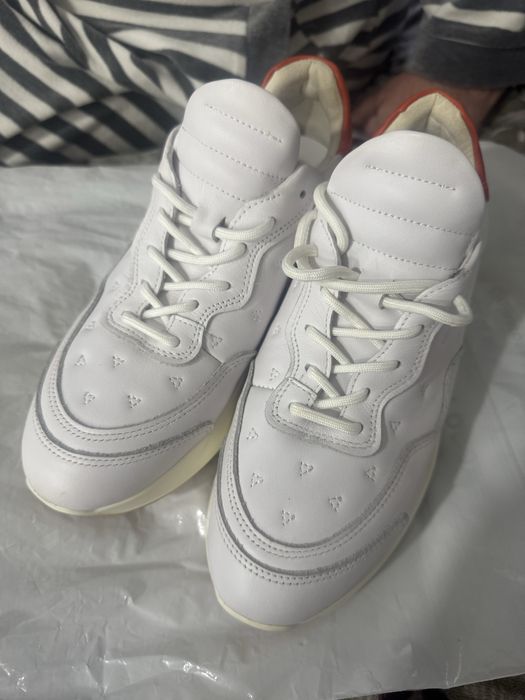 Кожаные кроссовки