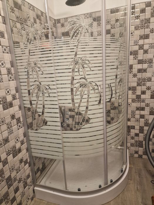 Cabina de dus simpla semirotunda