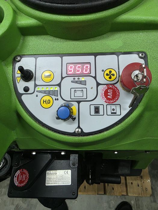 Професионална италианска почистваща машина за под IPC CT70