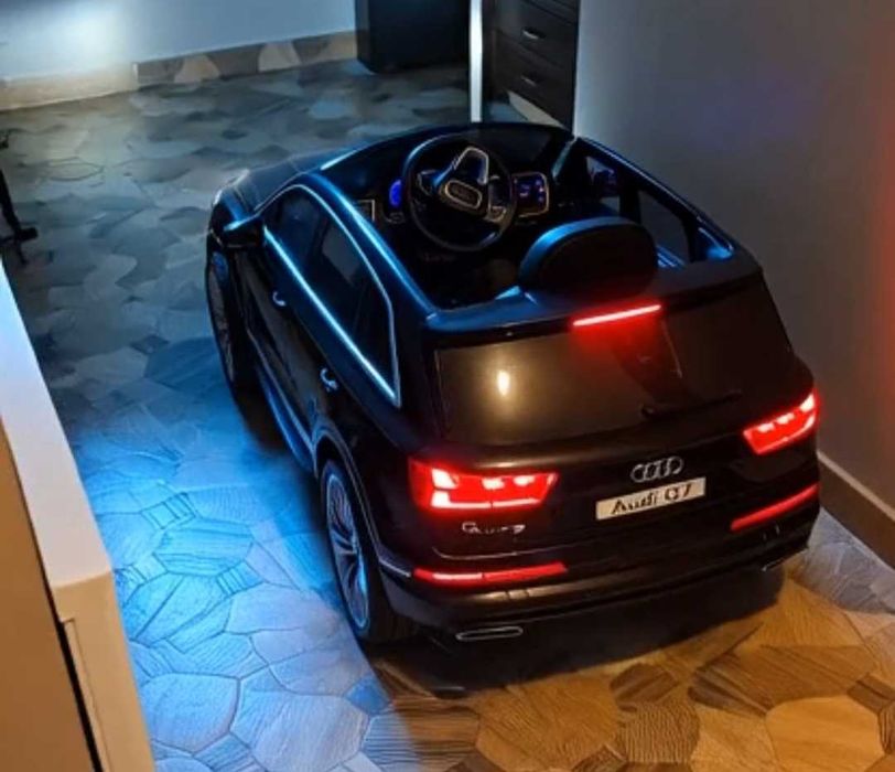 Masina electrica copi Audi q7 noua ,nefolosita.