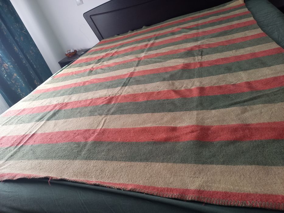 Patura la dimensiunea 140 x 200 cm in stare perfecta.
Livrare prin OLX