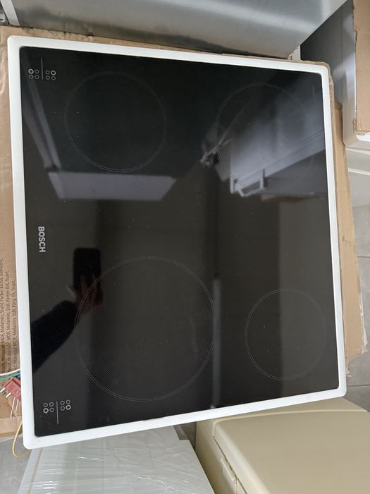 Фурна за вграждане Bosch+ керамичен плот