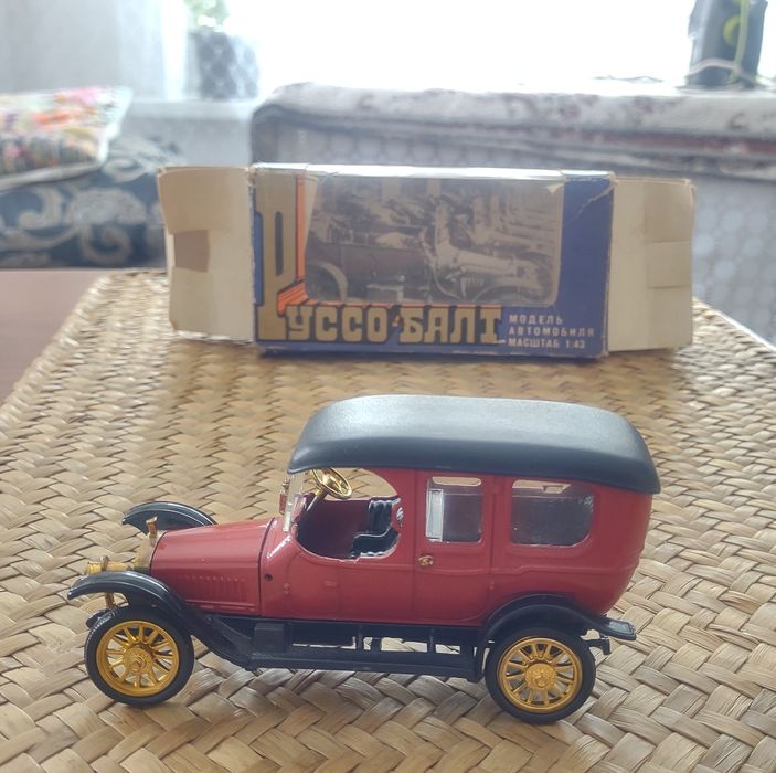 Модель автомобиля Руссо-Балт 1:43
