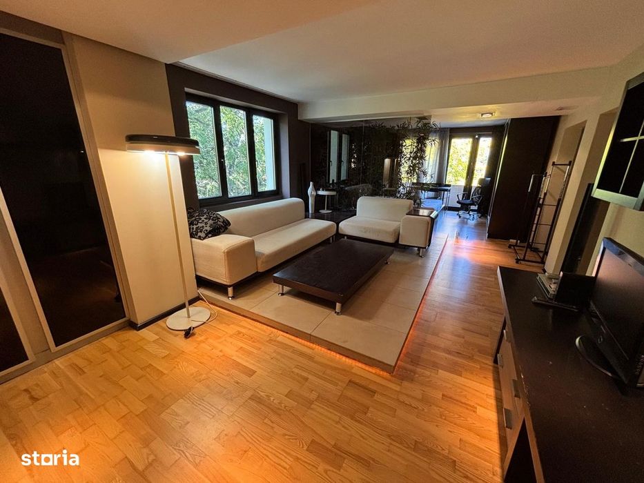 Dau in chirie apartament 3 camere Centru