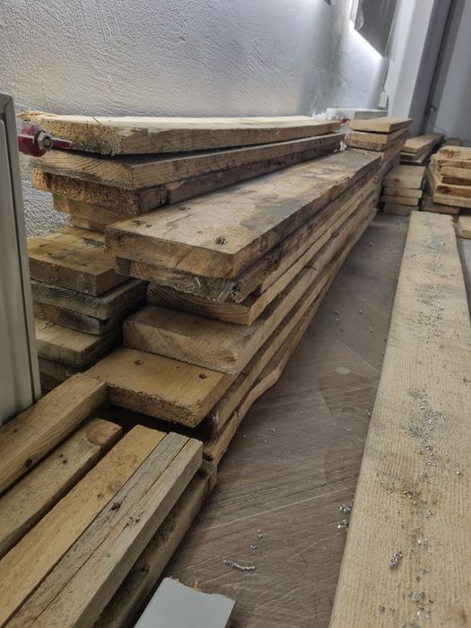 Брус агаш рейка дерево Доски стропила страпила опалубка