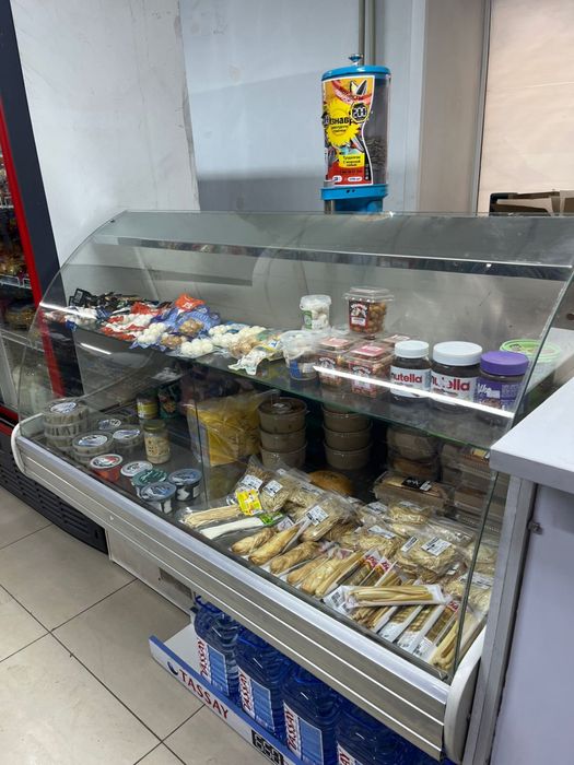 Продам витринный холодильник