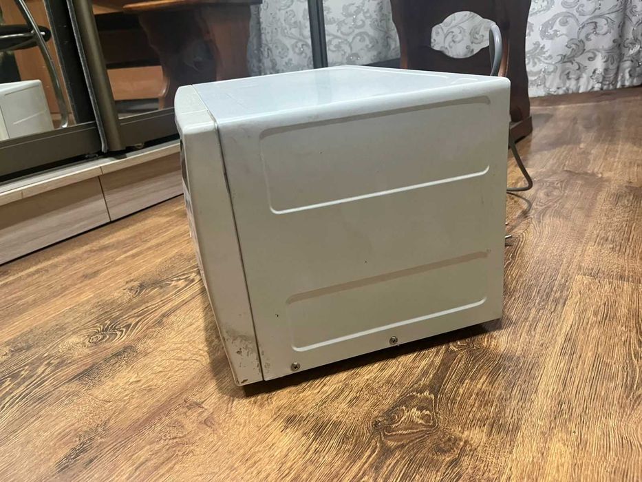 Микроволновая печь (БУ) продам