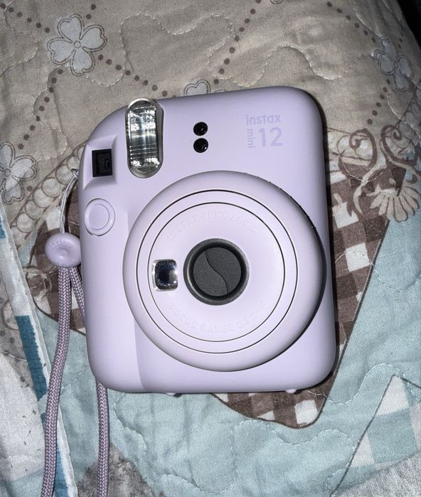 Продаю Instax mini 12
